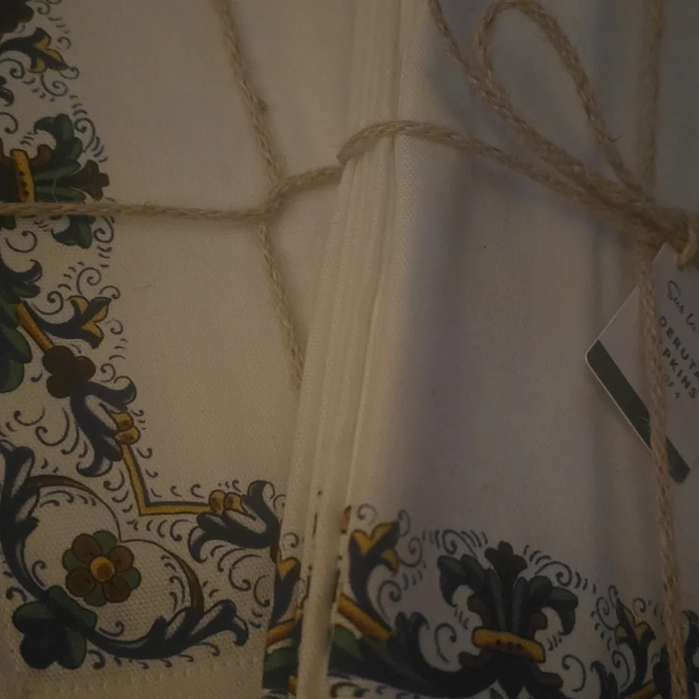 Sur La Table Deruta Napkins, Set of 4, Retail Price $59.95 USD, Size 20